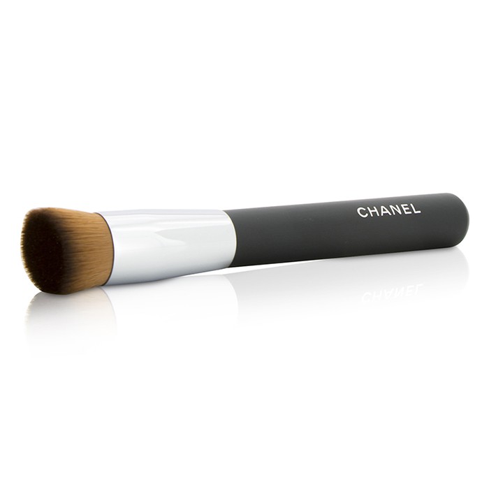 Chanel Brocha Base 2 En 1 (Fluido Y Polvo) Picture ColorProduct Thumbnail