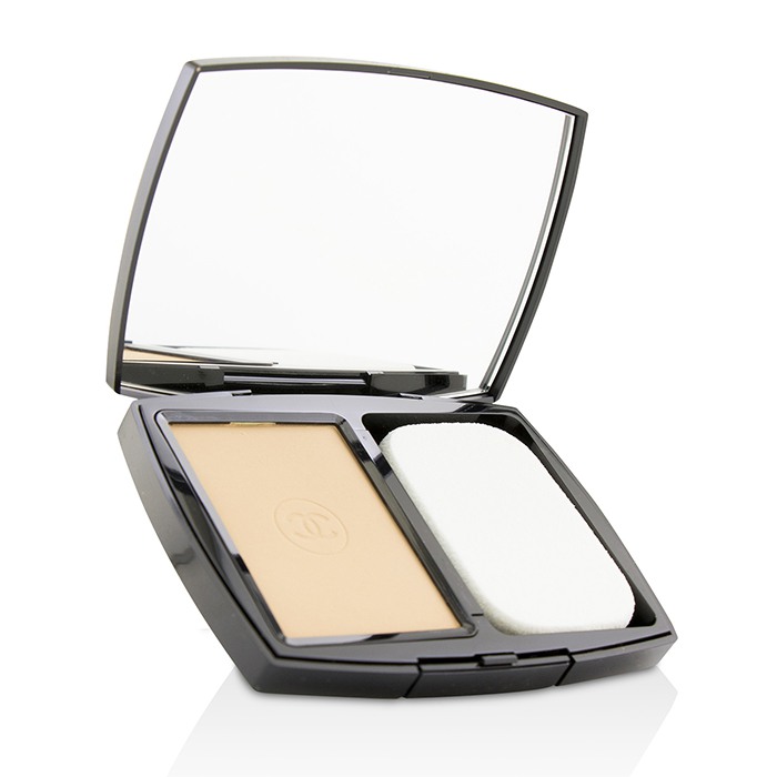 Chanel Le Teint Ultra Ultrawear Flawless Compact Foundation Luminous Matte Finish SPF15 13g/0.45ozProduct Thumbnail