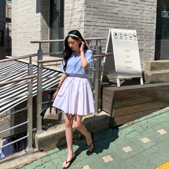 Trendywhere V-Neck Check Puff Sleeve Top Free (XS-M)Product Thumbnail