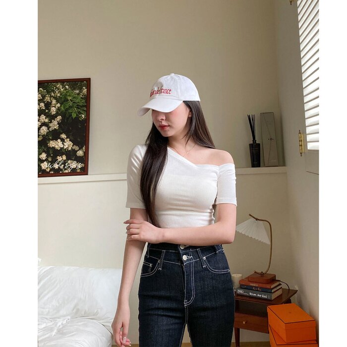 Trendywhere Slim Fit One Shoulder Crop Top Free (XS-S)Product Thumbnail