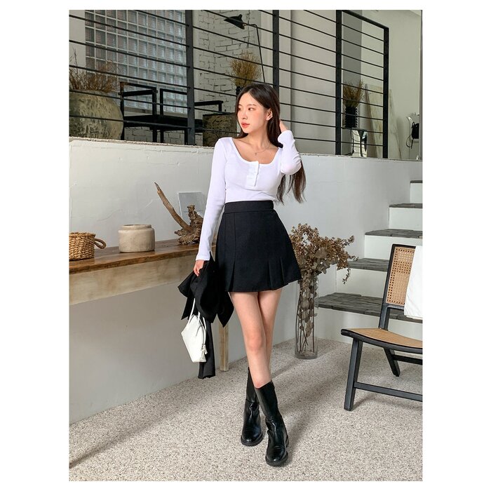 Trendywhere Back Banding Pleats Mini Skirt Free (XS-M)Product Thumbnail