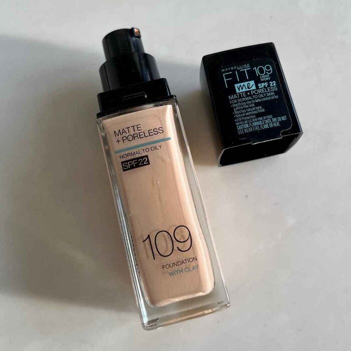 Maybelline New York Fit Me Matte Light Pore Matte Foundation SPF22 30mlProduct Thumbnail