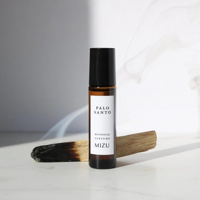 MIZU Palo Santo All Natural Perfume Oil丨10ml #Vogue Paris/wood/​palo santo/vetiver/cinnamon leaf/sweet 1pc丨10ml Fixed SizeProduct Thumbnail