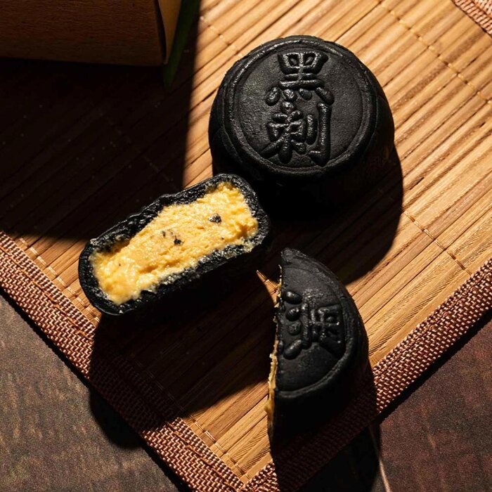 Living Kingdom Musan King and Black Thorn Durian Snow Skin Mooncakes【Self Pick-up Only】 6pcsProduct Thumbnail