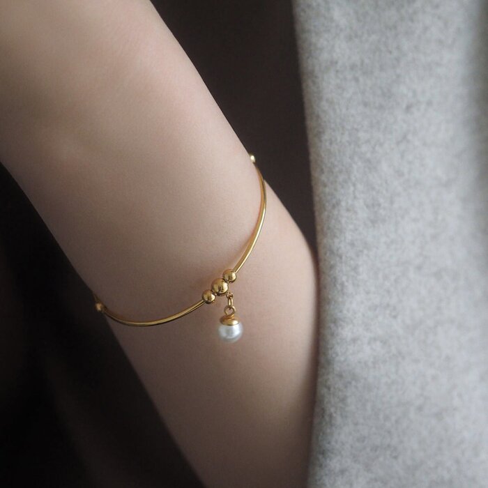 eclater jewellery Jan Pearl Drop Bracelet 5.5 cmProduct Thumbnail