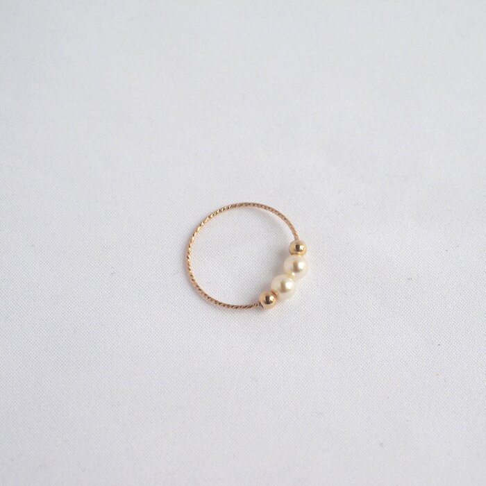 eclater jewellery Sorel Pearls Ring - MEDIUM MProduct Thumbnail