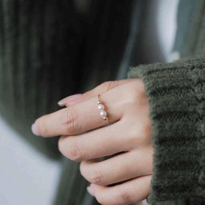 eclater jewellery Sorel Pearls Ring - MEDIUM MProduct Thumbnail