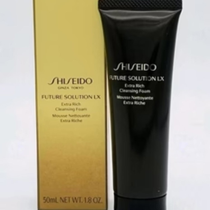 Shiseido FUTURE SOLUTION LX Extra Rich Cleansing Foam 15mlProduct Thumbnail