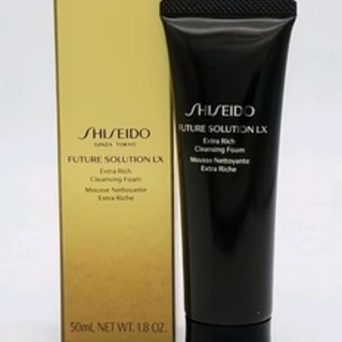 Shiseido FUTURE SOLUTION LX Extra Rich Cleansing Foam 50mlProduct Thumbnail
