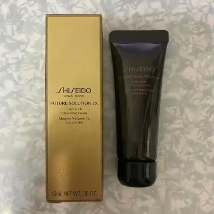 Shiseido FUTURE SOLUTION LX Extra Rich Cleansing Foam 15mlProduct Thumbnail