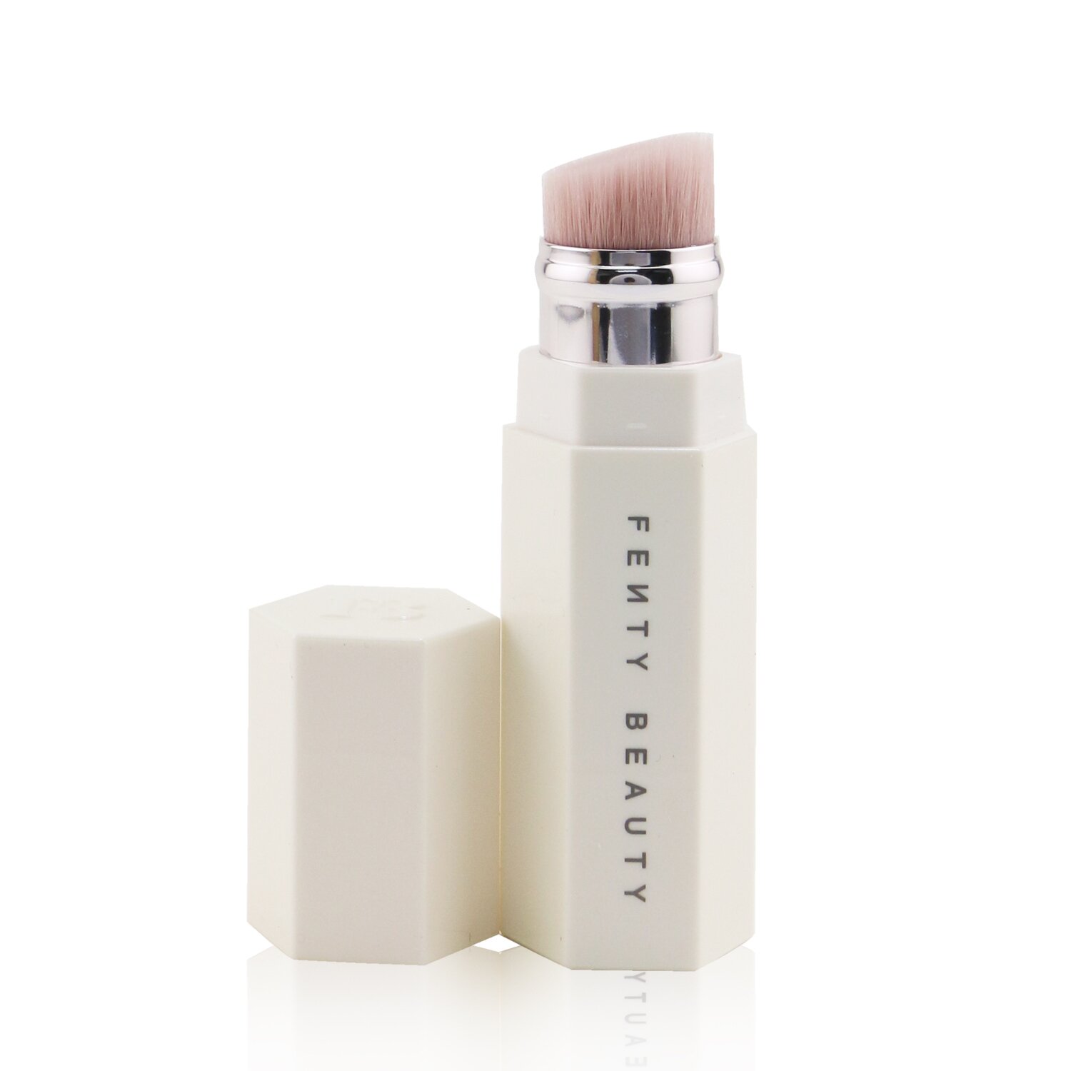 Fenty Beauty by Rihanna Portable Highlighter Brush 140 Picture Color