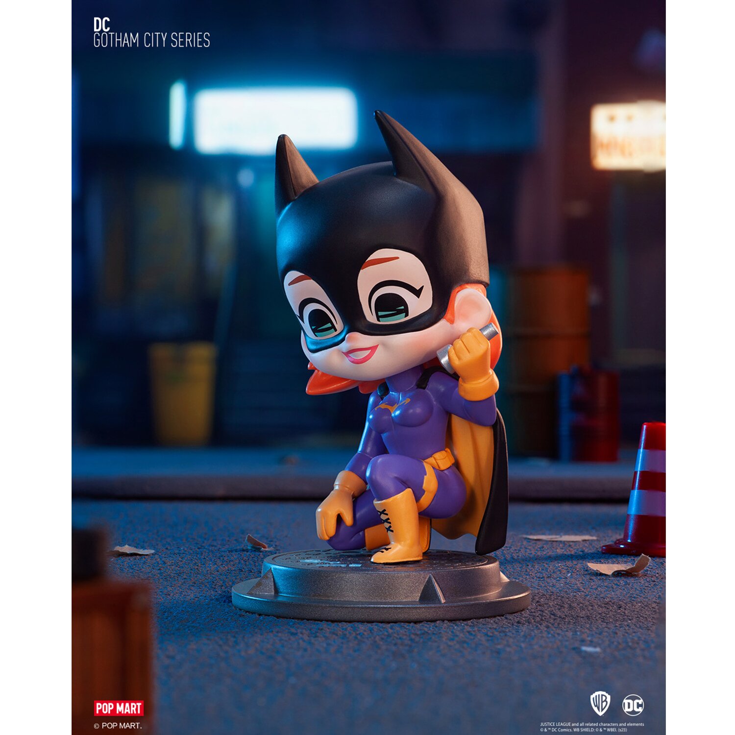 Popmart DC Gotham City (Case of 12 Blind Boxes) 27x11x20cm 
